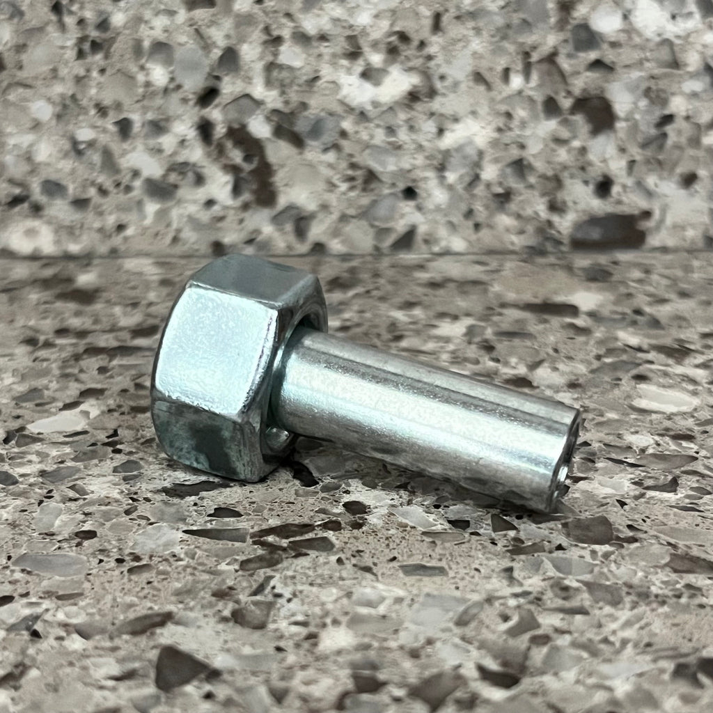 Judges Exclusive:  Smooth-Shaft Fastner